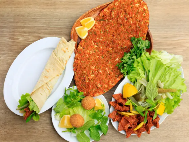Gakkoş Usta Lahmacun & Çiğ Köfte'nin yemek ve ambiyans fotoğrafları 1