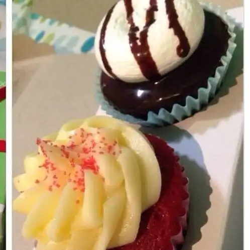Blushing Cupcakes Food Photo 11