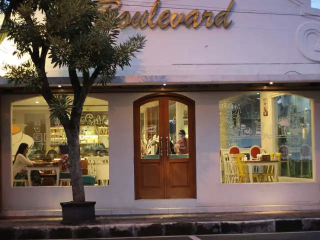 Gambar Makanan Cafe Boulevard 6