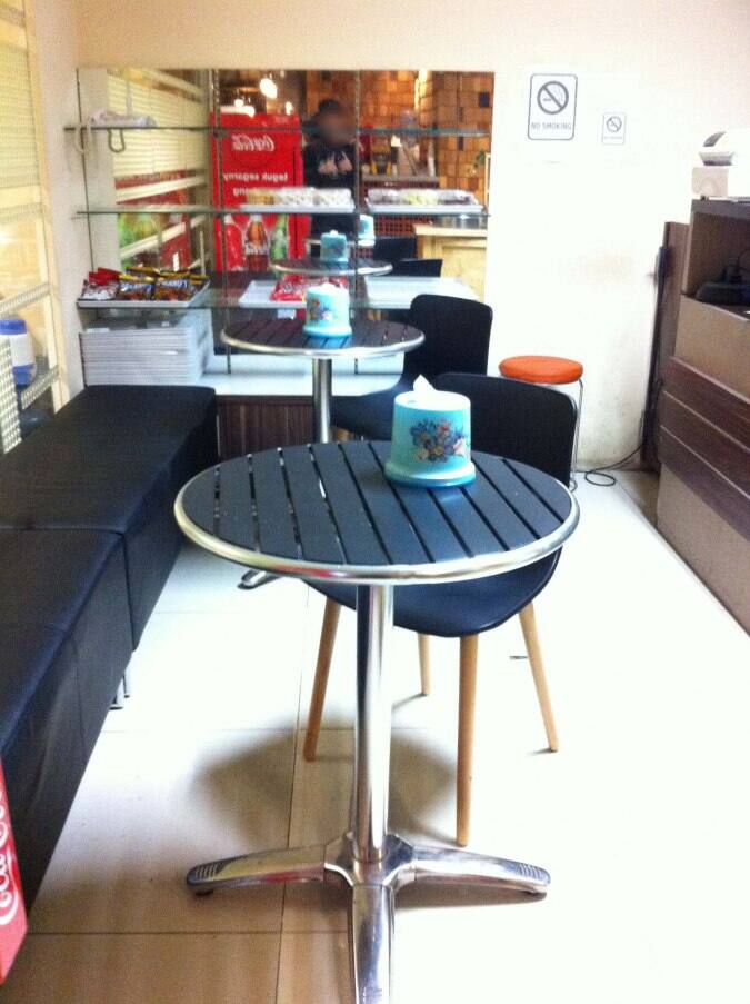 de Coffee Break terdekat Restoran dan Tempat Makan Roti terdekat di