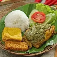 Gambar Makanan Ayam Penyet Cabe Ijo Ibu Ros 1, Kebon Sirih 7