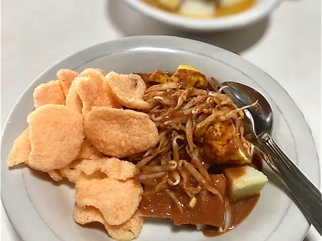 Gambar Makanan Kupat Tahu & Lontong Kari Cicendo 1