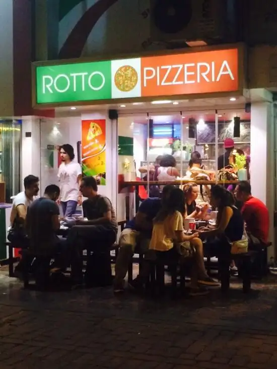 Rotto Pizzera'nin yemek ve ambiyans fotoğrafları 75