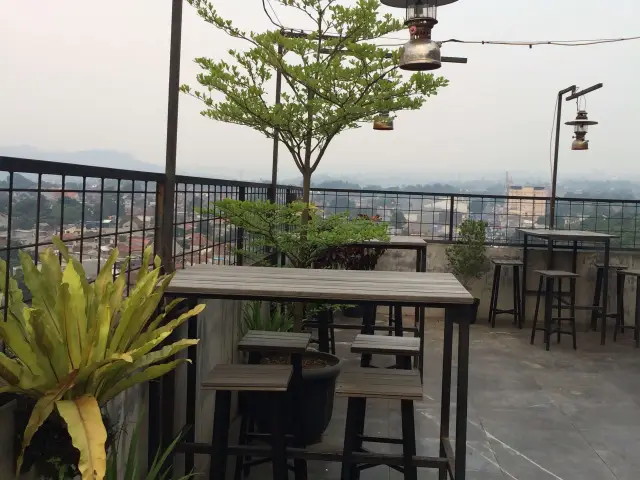 Gambar Makanan Tremonti Sky Lounge 20