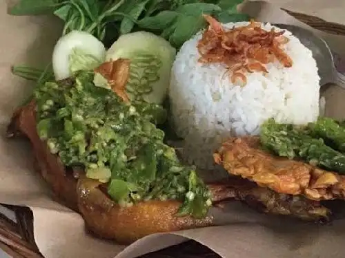 Dapur Gapura Menteng Ayam Goreng Serundeng