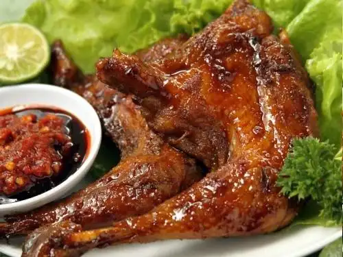 BEBEK DAN AYAM BAKAR LARISSO