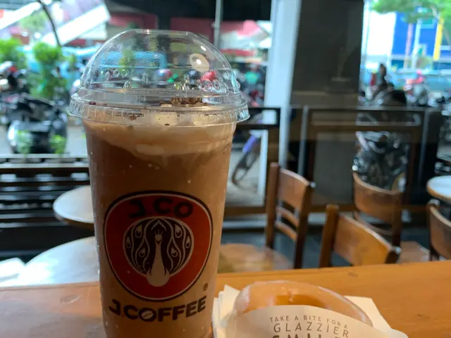 J.CO Donuts & Coffee