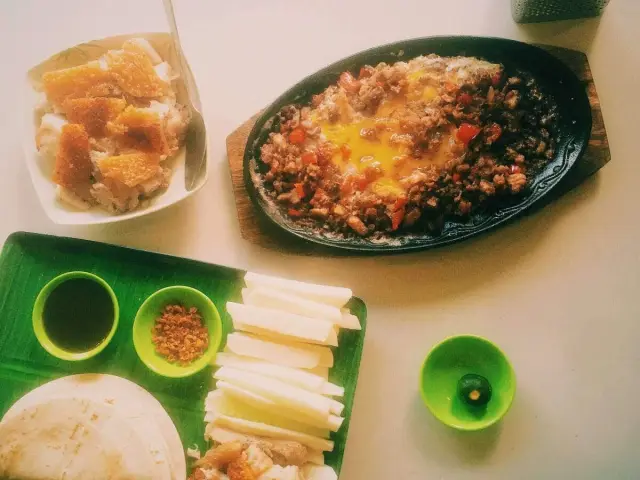 Tatang's Boneless Cebu Lechon Food Photo 10