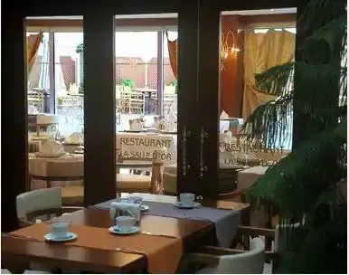 La salle d'Or Restaurant - Hotel Midi Ankara'nin yemek ve ambiyans fotoğrafları 1