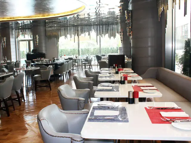 Remina Restaurant - Wyndham Grand İstanbul Kalamış Marina Hotel'nin yemek ve ambiyans fotoğrafları 11