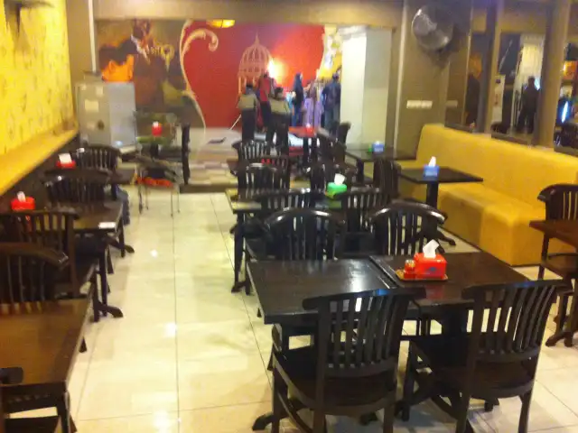 Gambar Makanan Owl Cafe & Padang Resto 3