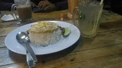 Kedai Makan Alas Daun