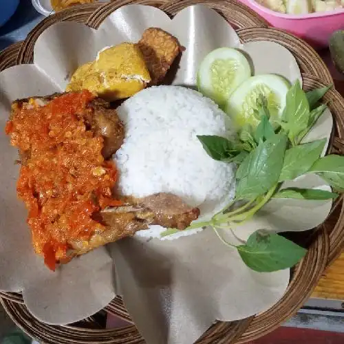 Gambar Makanan Ayam Penyet Sambal Ijo Bu Sum Kost Leguti, Lengkong Gudang Timur 4 2