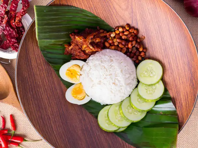 NASI LEMAK AYAM BEREMPAH