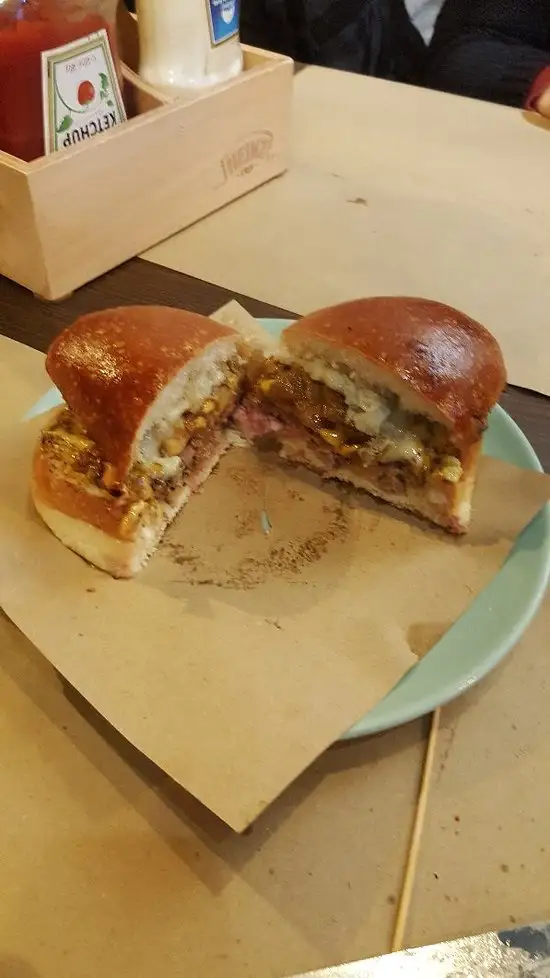 Etmanyak Burger&Sosis'nin yemek ve ambiyans fotoğrafları 61