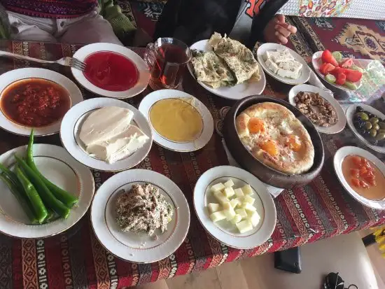 Kahyaoğlu Gözleme ve Kahvaltı Salonu'nin yemek ve ambiyans fotoğrafları 1