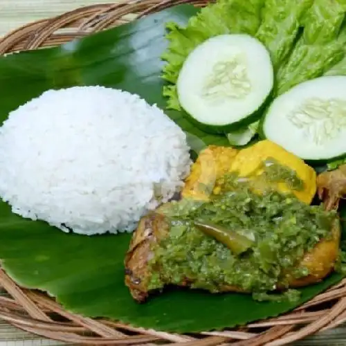 Gambar Makanan Pecel Ayam, Pecel Lele, Mie Pedas Dan Kelapa Muda Nuansa Alam 18