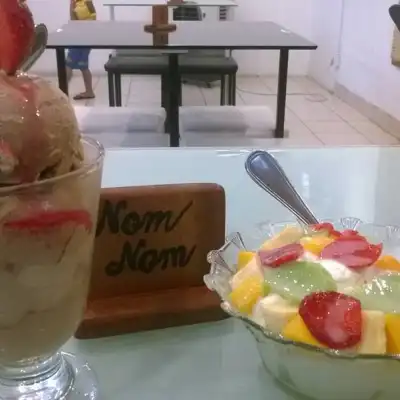 Nom Nom Ice Cream Cafe