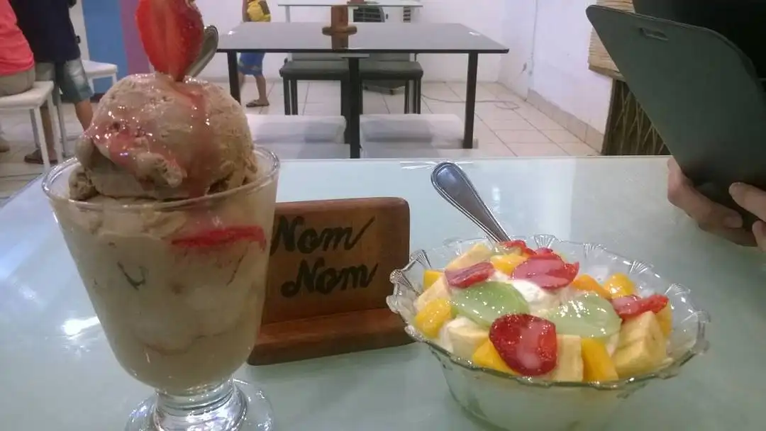 Nom Nom Ice Cream Cafe