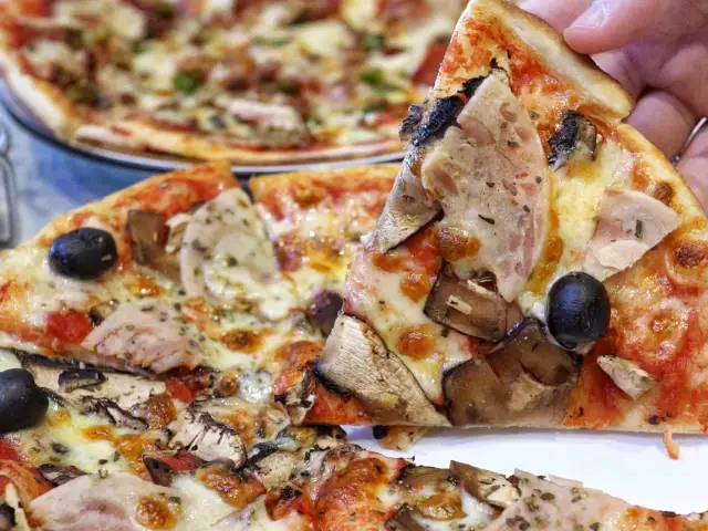 Gambar Makanan Pizza Marzano 2