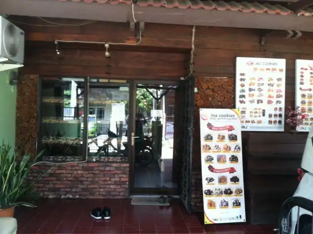 Gambar Makanan Outlet Ina Cookies, JnC Cookies, Ladifa Cookies Kelapa Gading 1