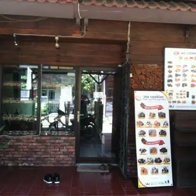 Outlet Ina Cookies, JnC Cookies, Ladifa Cookies Kelapa Gading