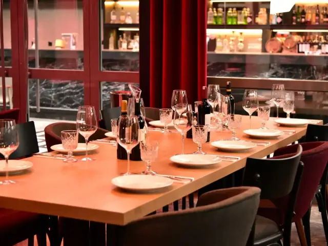 Scarlet Steakhouse Lounge & Bar'nin yemek ve ambiyans fotoğrafları 6