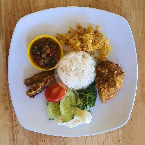 Gambar Makanan Ayam Pecak Helvet, Medan Helvetia 1