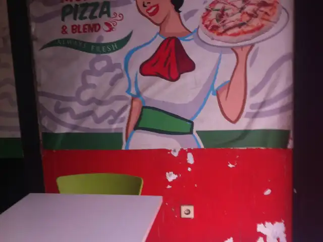 Gambar Makanan Mom's Pizza 4