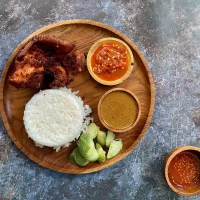 Neng Nasi Kukus Ayam Berempah