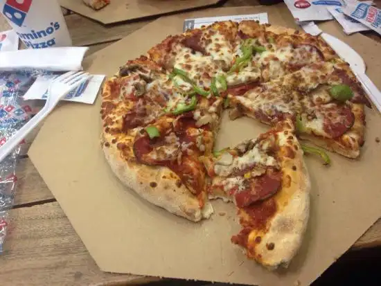 Domino's Pizza Sirkeci'nin yemek ve ambiyans fotoğrafları 5