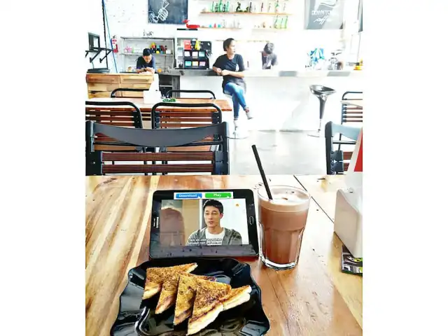 Gambar Makanan Downtown Coffee 13