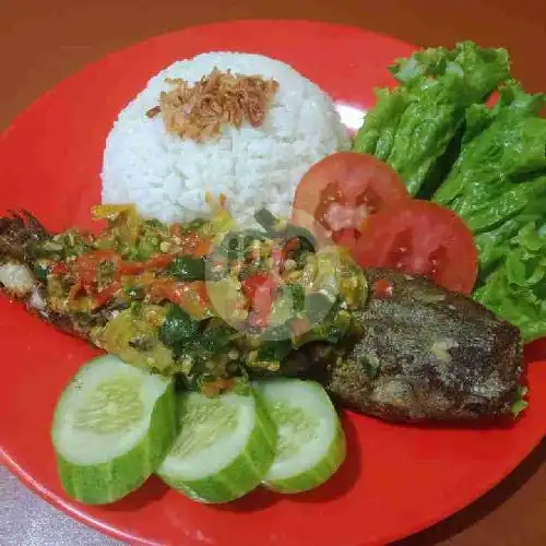 Gambar Makanan Nasi Goreng dan Ayam Bakar Umi, Masjid Nurul Kamal 13