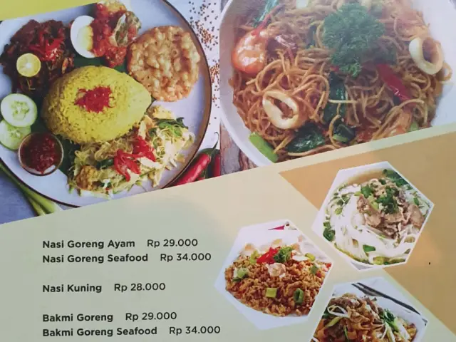 Gambar Makanan Kwetiau Goreng & Nasi Goreng Seafood By Bakmi MG Cinere 1