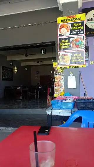 Twins Restaurant Kg Bayam