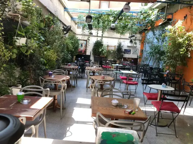 Mephisto Kitabevi & Cafe - Beyoğlu'nin yemek ve ambiyans fotoğrafları 30