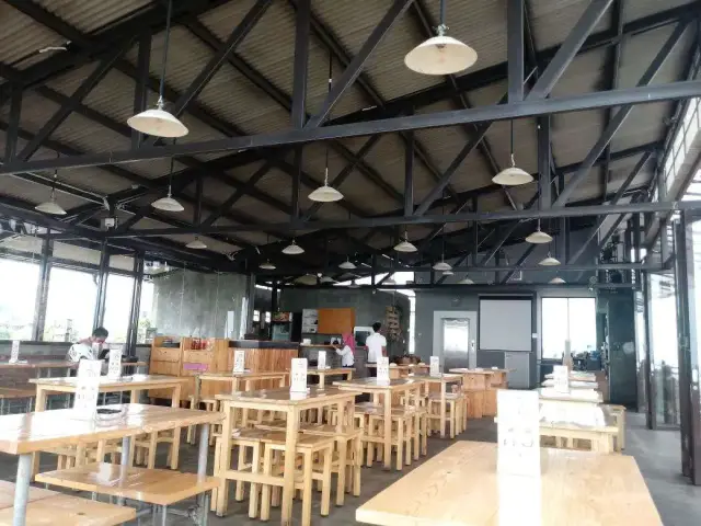 Gambar Makanan Ludwick Café 11