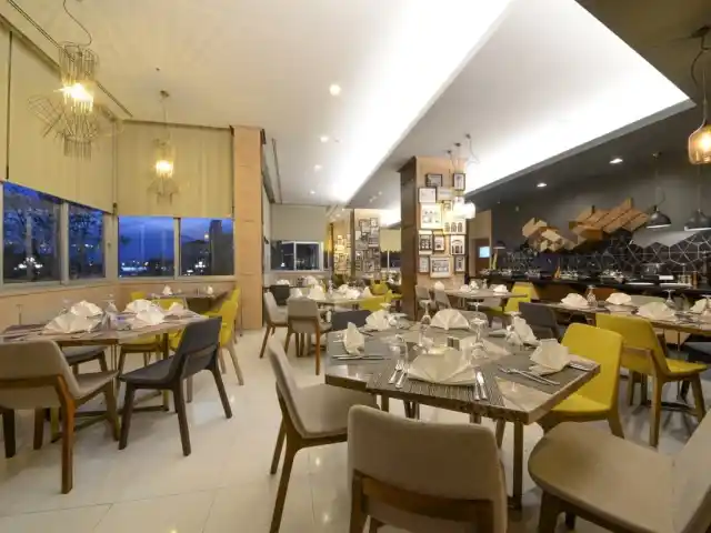 Loca Restaurant - Radisson Blu Hotel'nin yemek ve ambiyans fotoğrafları 3