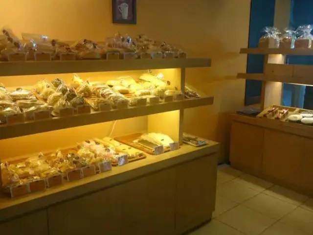 Gambar Makanan Daily Bread Bakery Cafe 10