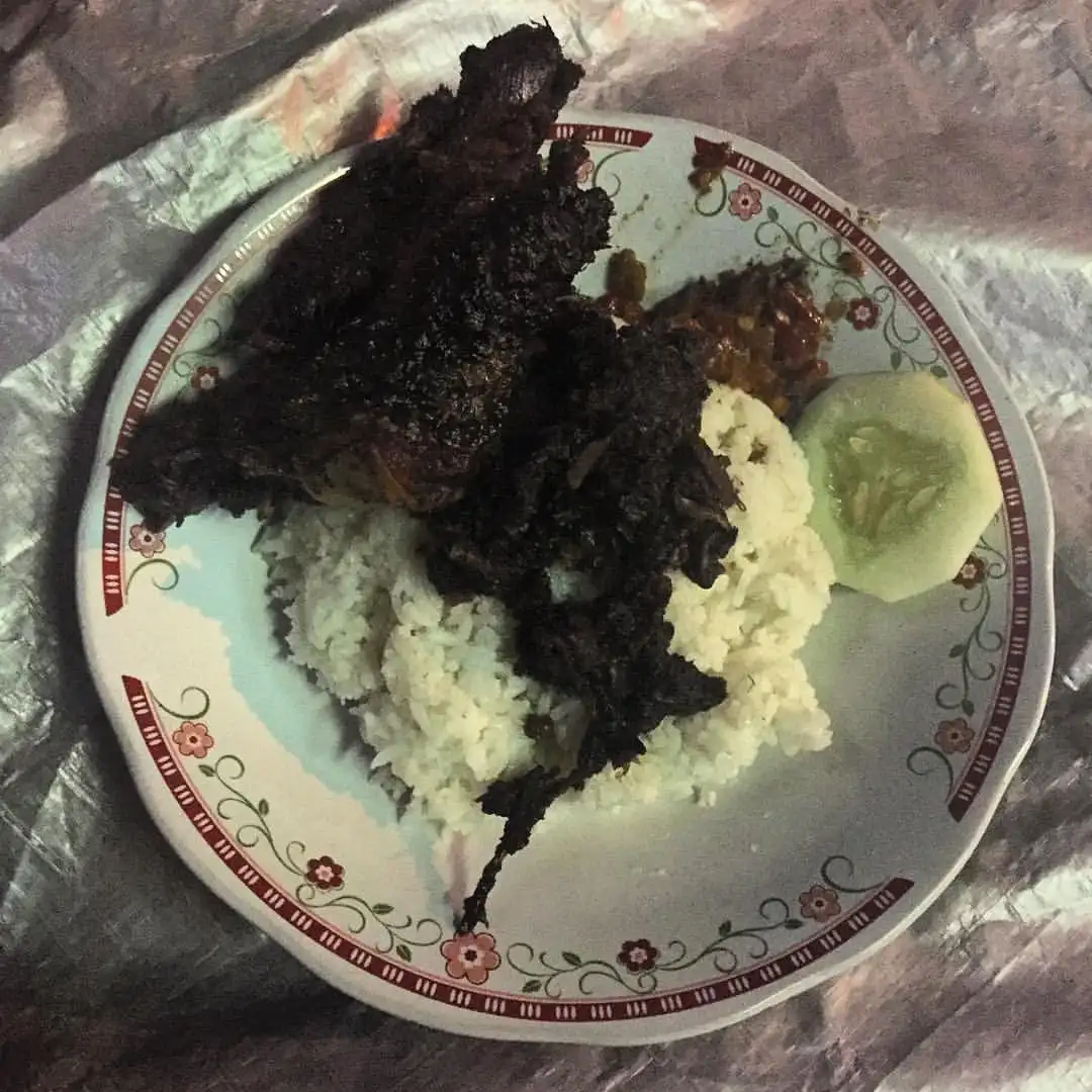 Bebek Hitam Pak Sayeki