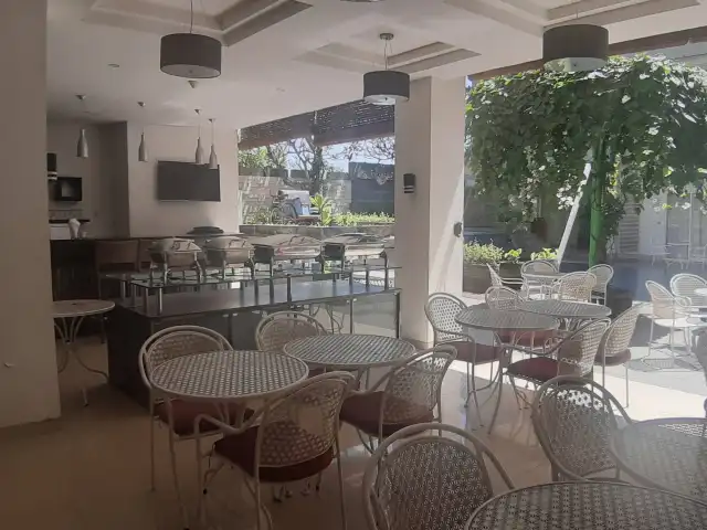 Gambar Makanan Kareba Cafe - Hotel Losari 7