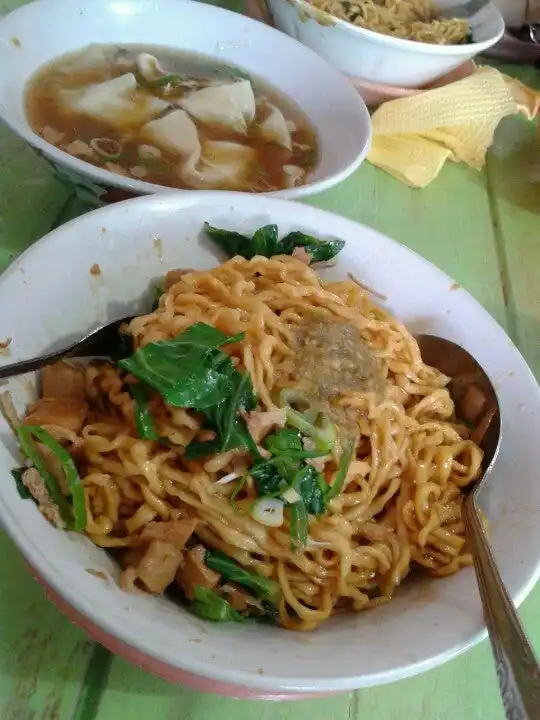 Mie ayam Sahabat