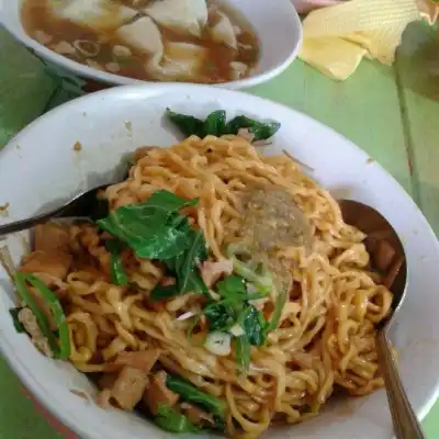 Mie ayam Sahabat