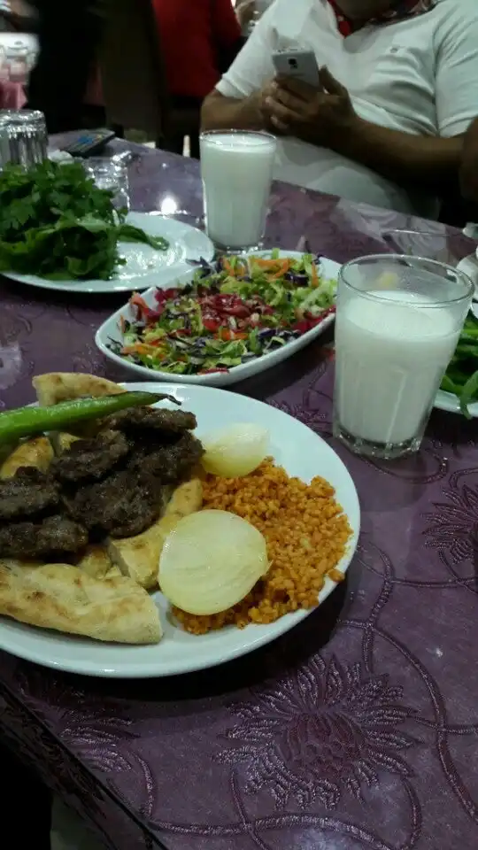 Arslan Kardeşler Köfte Piyaz'nin yemek ve ambiyans fotoğrafları 4