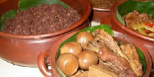 Gudeg Jogja Dan Sop Iga Merapi Bu Ranti, Cikini