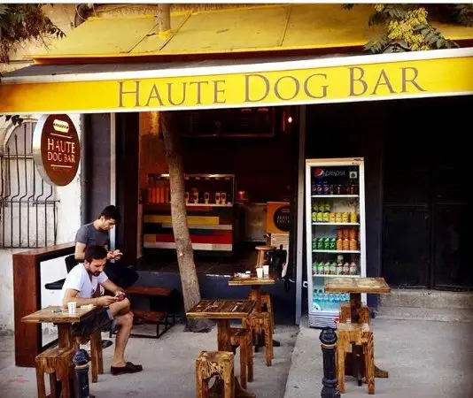 Haute Dog Bar'nin yemek ve ambiyans fotoğrafları 1