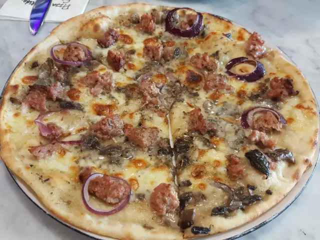 Gambar Makanan Pizza Marzano 8