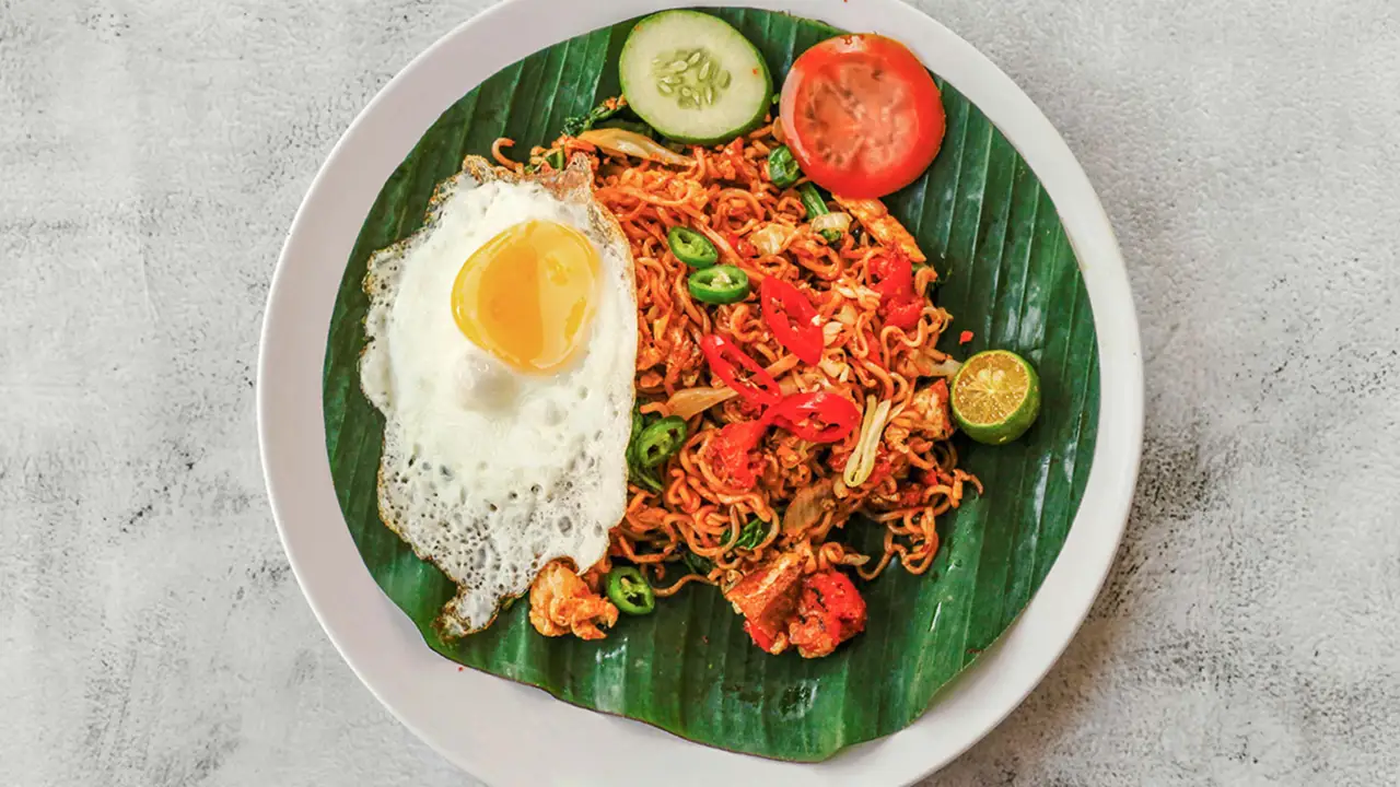 Char Kuey Teow (Medan Selera Pokok Sena)