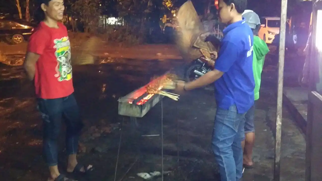 Warung Sate Ayam Madura