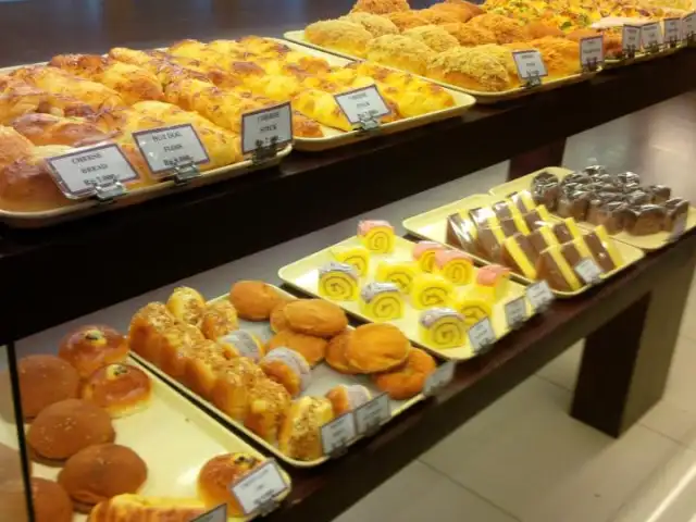 Gambar Makanan Clover Bake Shoppe 8